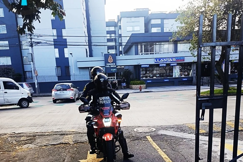 Supervisor TERIUS SEGURIDAD en patrullaje motorizado