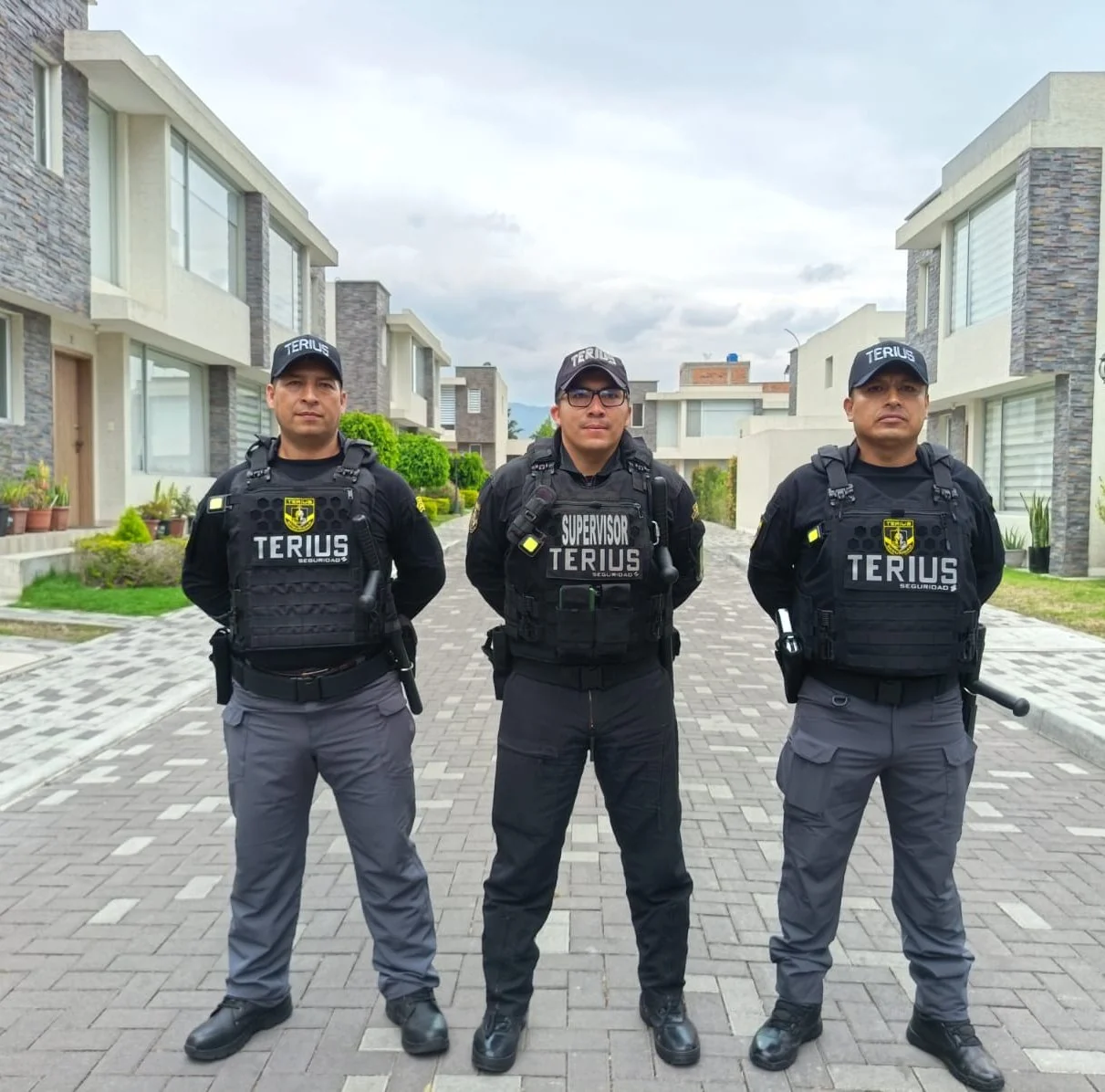 Equipo de agentes TERIUS SEGURIDAD en urbanización